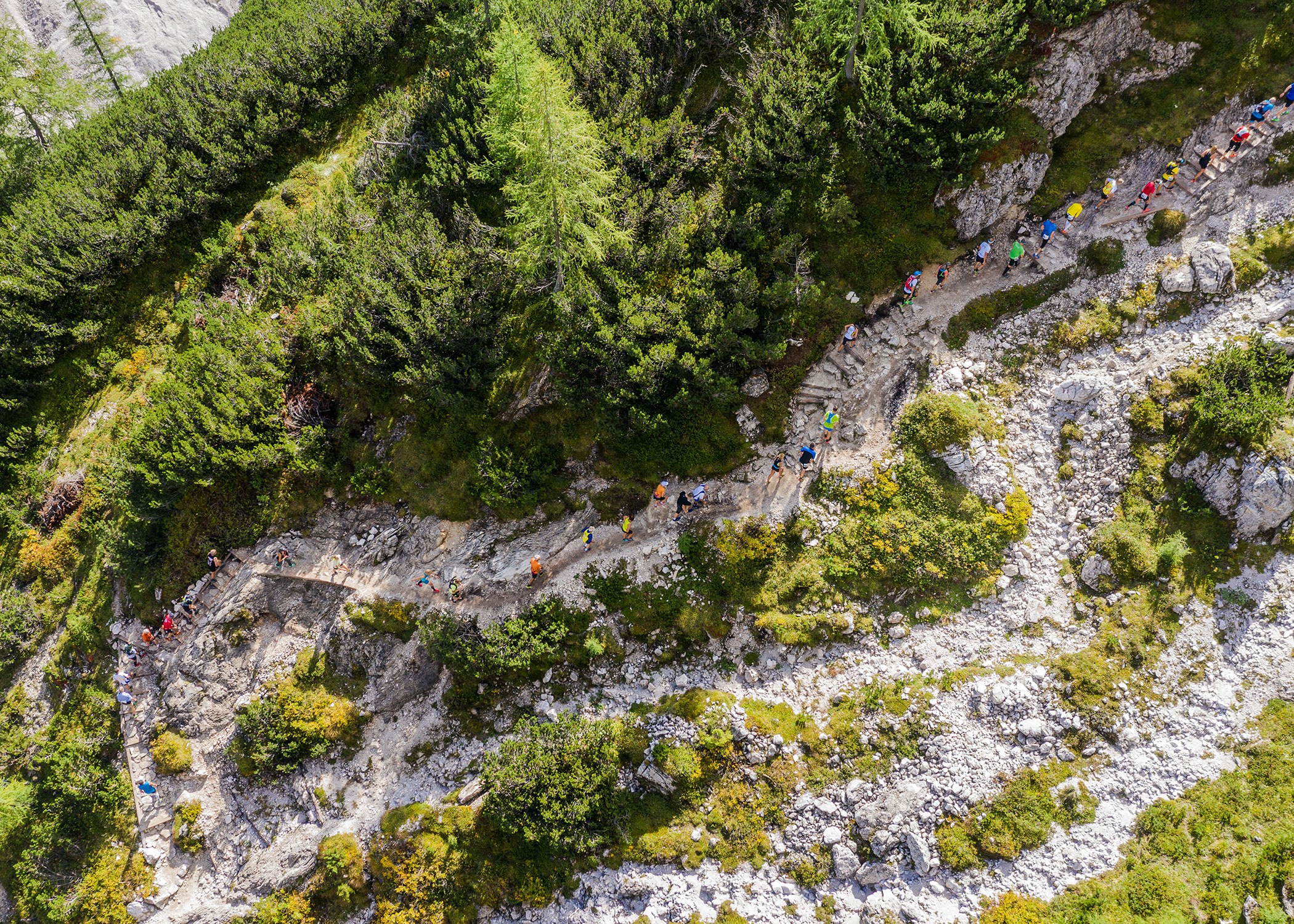 Über Serpentinen steil hinauf